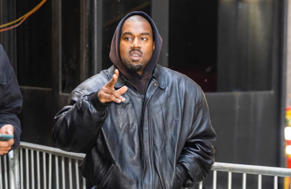Kanye West afirma que “la gente hiere sus sentimientos” cuando lo tratan de “loco”