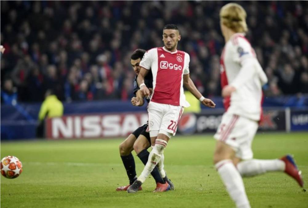 El Ajax empató el partido con este disparo de zurda del volante neerlandés-marroquí Hakim Ziyech. Foto AFP
