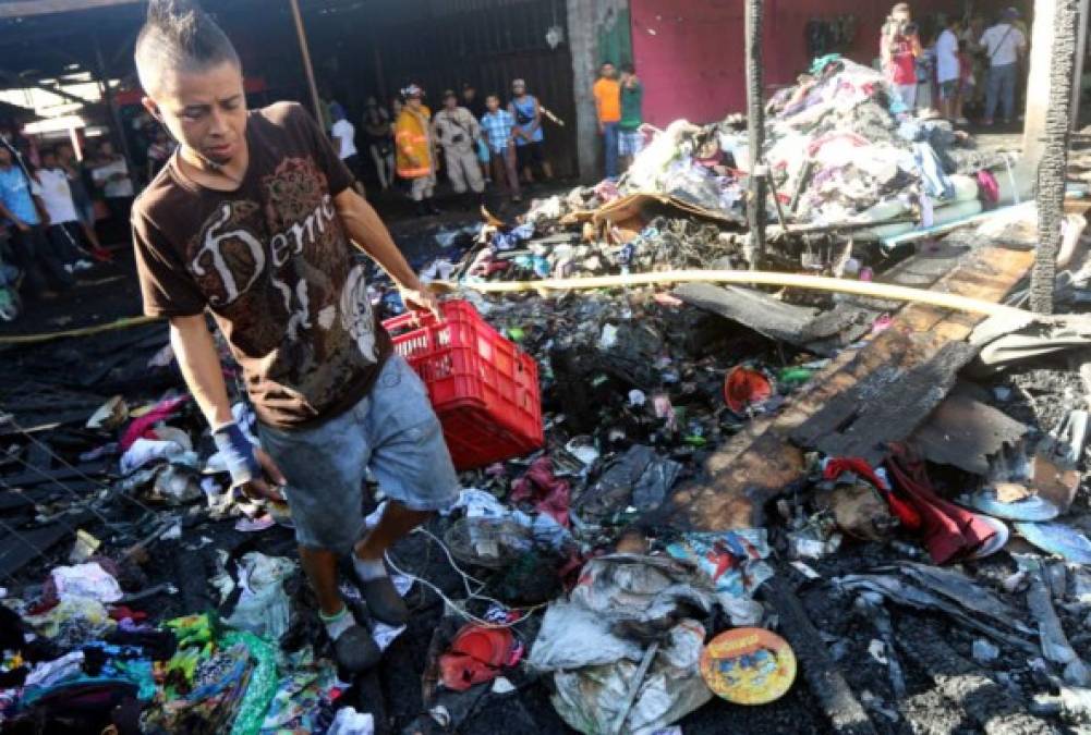 Los comerciantes afectados pidieron ayuda al gobierno central y local, ya que sus negocios son su única fuente de ingresos para sus familias.