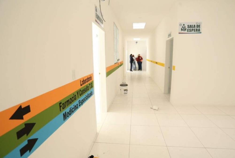 9. Dos macrodistritos de salud tendrá la ciudad <br/><br/>San Pedro Sula contará con dos macrodistritos de salud. Ya funciona el de Las Palmas adonde se atiende a unas 300 personas diarias.<br/>La próxima semana se inaugurará el de la 6 de Mayo. Ambos cuentan con equipos modernos e instalaciones mejores que las de algunas clínicas privadas. <br/>Esos centros acercan la salud a la población y ayudan a descongestionar los hospitales y centros de salud.<br/>Los pobladores cuentan con un mejor servicio de salud en diferentes áreas, como odontología, pediatría, ginecología, medicina general y medicina interna, y también habrá un laboratorio y una farmacia, por lo que ya no tendrán que ir hasta los hospitales públicos en busca de atención médica.<br/>El objetivo es acercar la salud a la comunidad, al vecino que más lo necesita, con buenas atenciones, buenos medicamentos, y queremos que se sientan bien atendidos, dice el alcalde Armando Calidonio.<br/><br/>Se ha efectuado una inversión muy fuerte en salud, considerando que no solo se trata de la construcción del edificio, ya que este tipo de obras incluyen el mobiliario y equipo nuevo, lo necesario para dar una atención de calidad.
