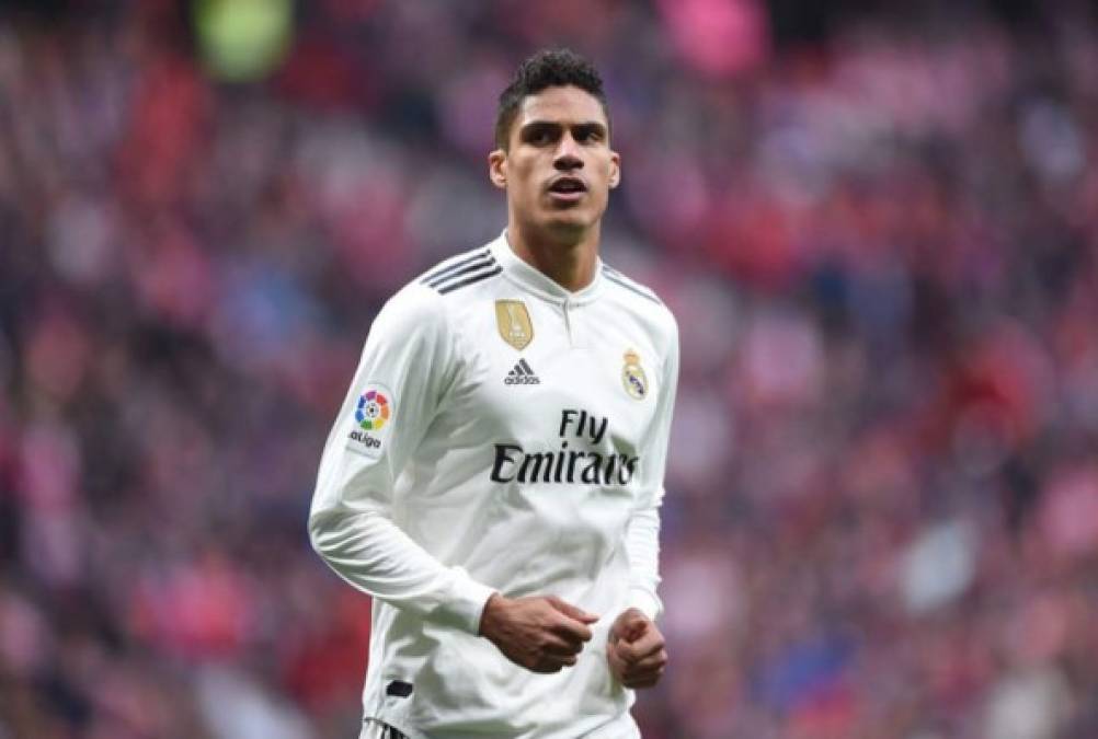 Varane: Según L'Equipe, el defensor francés medita irse del Real Madrid en la próxima campaña. Al parecer el zaguero quiere nuevos retos en sus carrera.