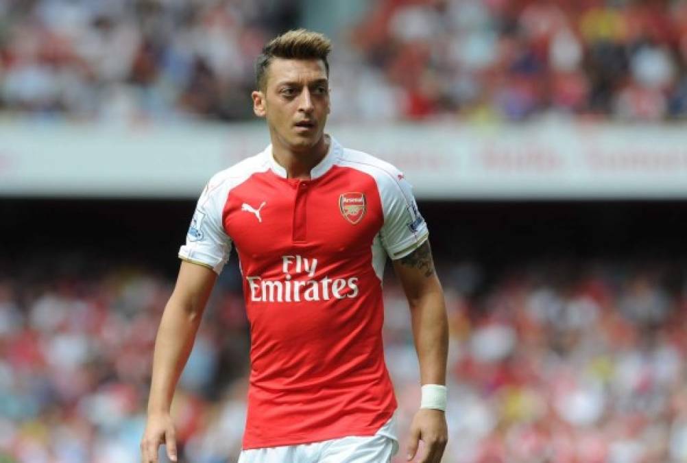 Mesut Özil: Sorpresa, el destacado mediocampista alemán no seguiría en el Arsenal y se irá en junio del 2018 para recalar en el Manchester United. Es decir, que no aceptará la oferta de renovación del club londinense, informan medios ingleses.