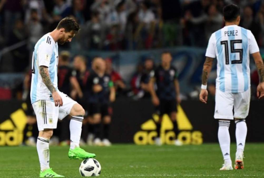 Messi vio la pelota y no podía creer la goleada encajada ante Croacia.