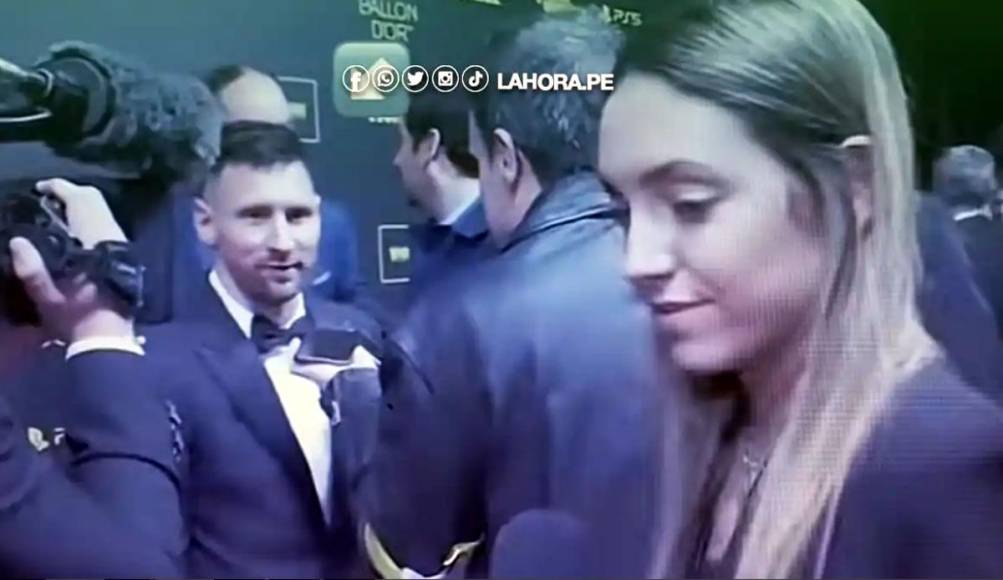 Messi estaba siendo entrevistado por un grupo de periodistas tras ganar por octava vez el ansiado trofeo al mejor jugador del mundo y mientras la prensa le formulaba varias preguntas, ‘La Pulga‘ veía insistentemente a una chica, ella era Sofi Martínez, la reconocida periodista deportiva argentina.