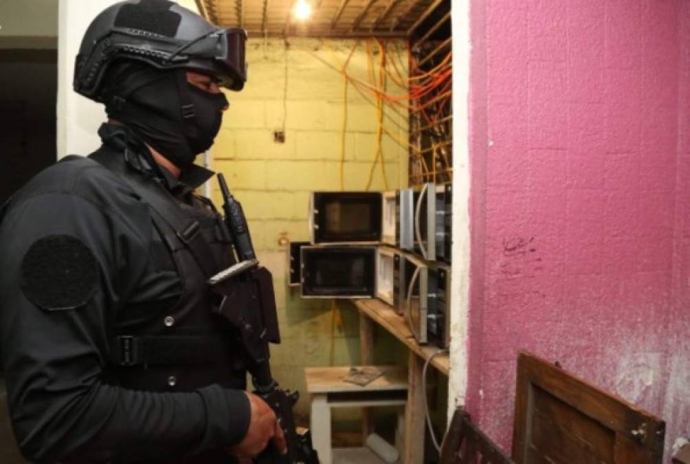 'Se logró el aseguramiento de 31 personas, (de ellos) 26 hombres y cinco mujeres', dijo en un mensaje a la prensa Omar García, secretario se Seguridad de la capital. Foto Secretaría de Seguridad Ciudadana.