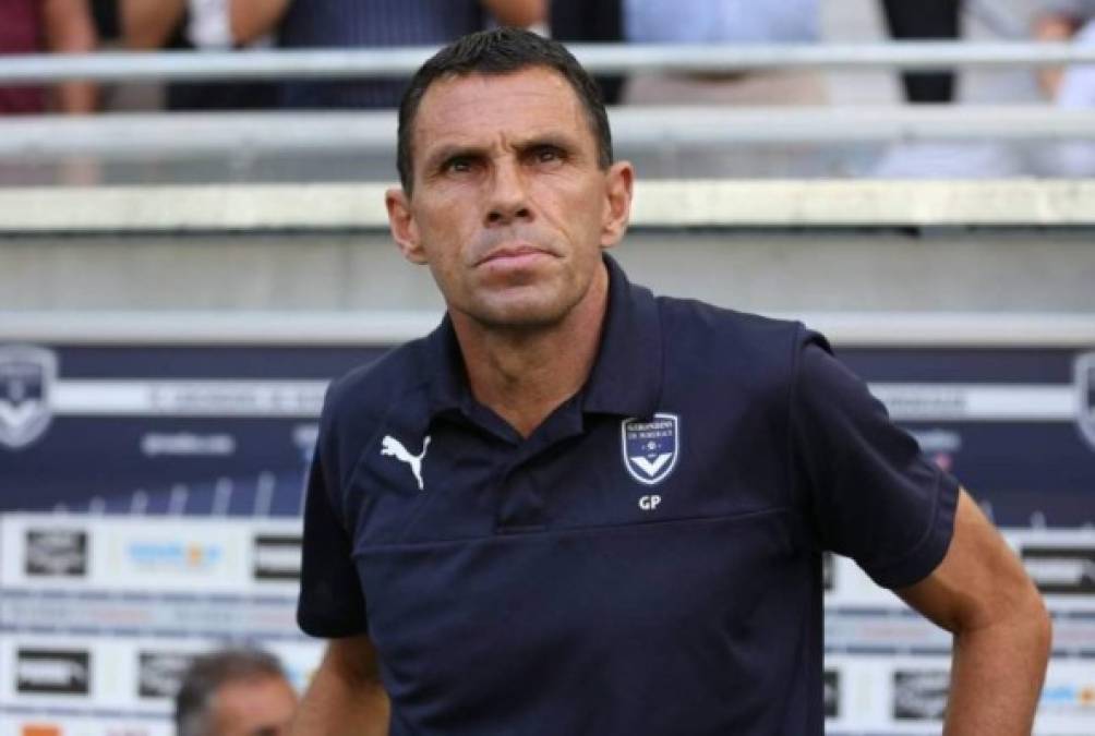 Gustavo Poyet ha dejado de ser entrenador del Girondins de Bourdeos. El uruguayo ha sido despedido tras amenazar con su dimisión en rueda de prensa. El conflicto se inició tras la venta del delantero Gaetan Laborde al Montpellier sin tener un remplazo.