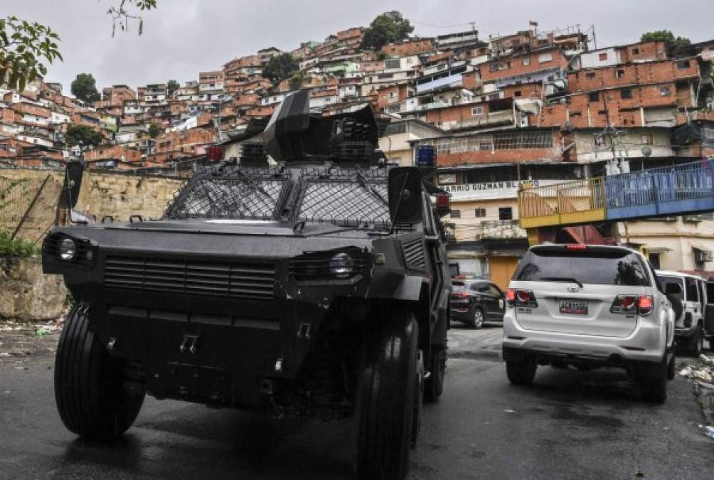 No hay cifras oficiales de muertos o heridos en estos tiroteos que comenzaron el miércoles en el oeste de la capital de Venezuela. Medios locales dan cuenta de una docena de fallecidos, entre funcionarios, delincuentes y civiles alcanzados por balas perdidas.