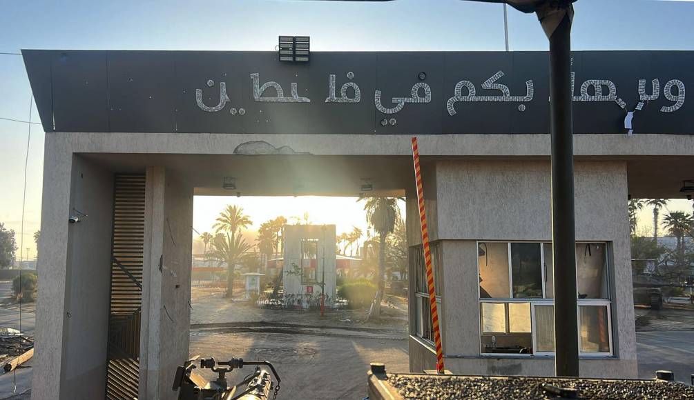 La entrada de ayuda humanitaria por el cruce de Rafah, vital para el abastecimiento de la Franja y usado por los gazatíes que buscan refugio en Egipto tras siete meses de guerra, se encuentra también paralizada.