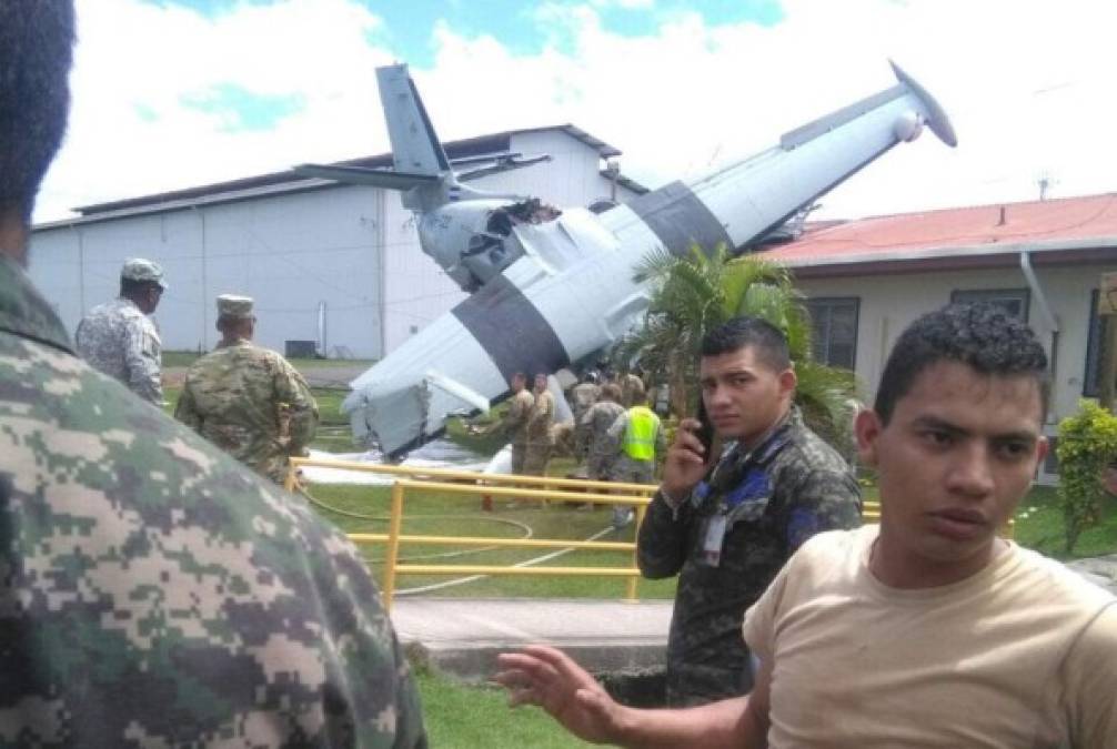 La aeronave era tripulada por 3 personas, entre ellas el piloto de la nave, identificado como capitán Flores Meraz, quien falleció en el accidente.