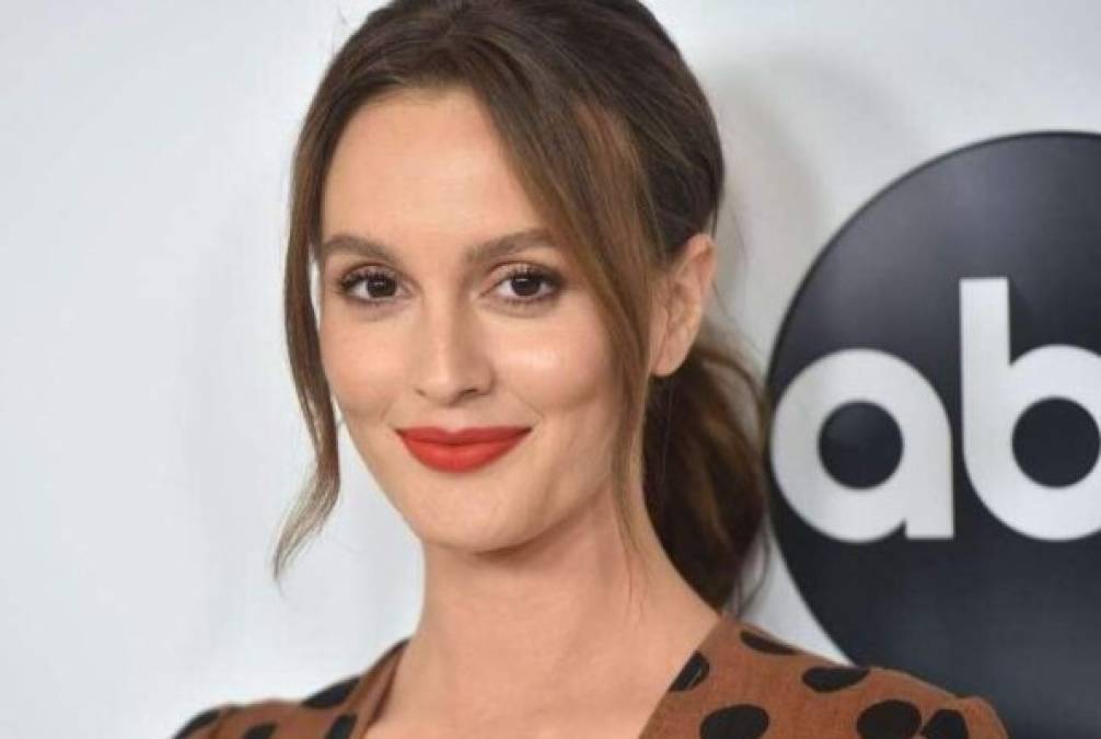 Leighton Meester<br/><br/>La actriz conocida por la serie “Gossip Girl” y cintas como “That’s my boy” o “The roomate”, tuvo una infancia problemática desde que nació.<br/><br/>Meester nació el 9 de abril de 1986 en prisión, donde su madre estaba cumpliendo una condena por el contrabando de 12,000 libras de marihuana a los Estados Unidos desde Jamaica. <br/><br/>