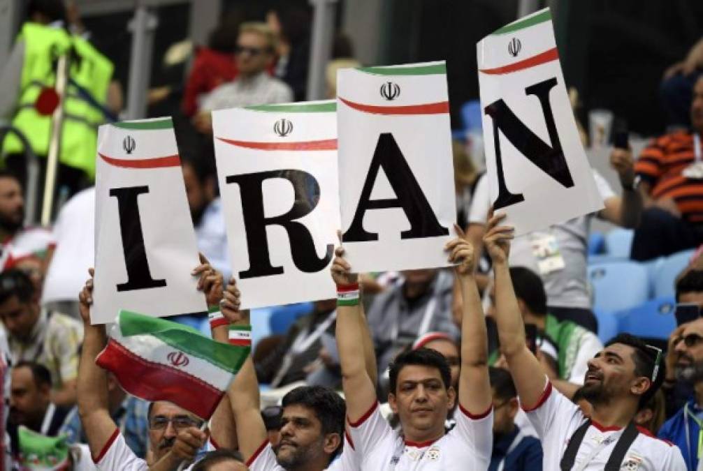 Los aficionados iraníes se hicieron presentes para apoyar a su selección. Foto AFP