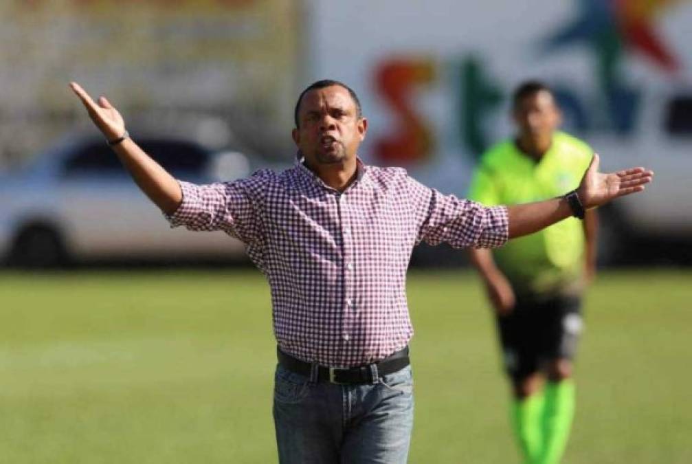 Raúl Cáceres: El entrenador ha dejado en duda su continuidad al frente del Real de Minas debido a los serios problemas económicos en el club.