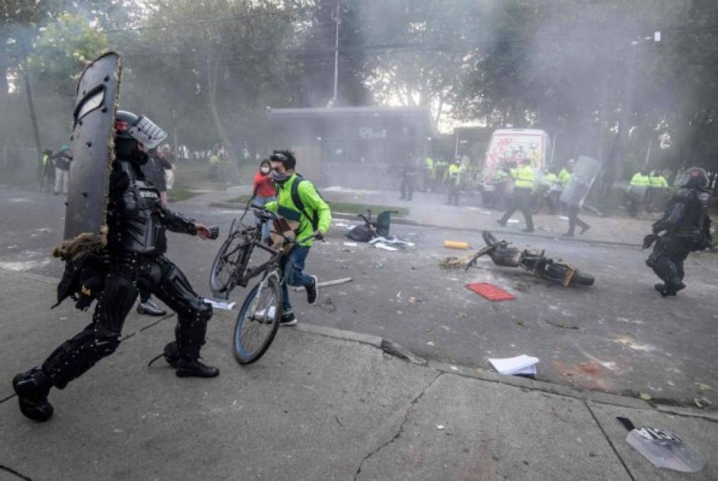 Entre los 'ciudadanos heridos' hay 58 que fueron baleadas. 'Hubo uso indiscriminado de armas de fuego. Estamos en hospitales acompañando a familiares y reconstruyendo los hechos', agregó la mandataria.