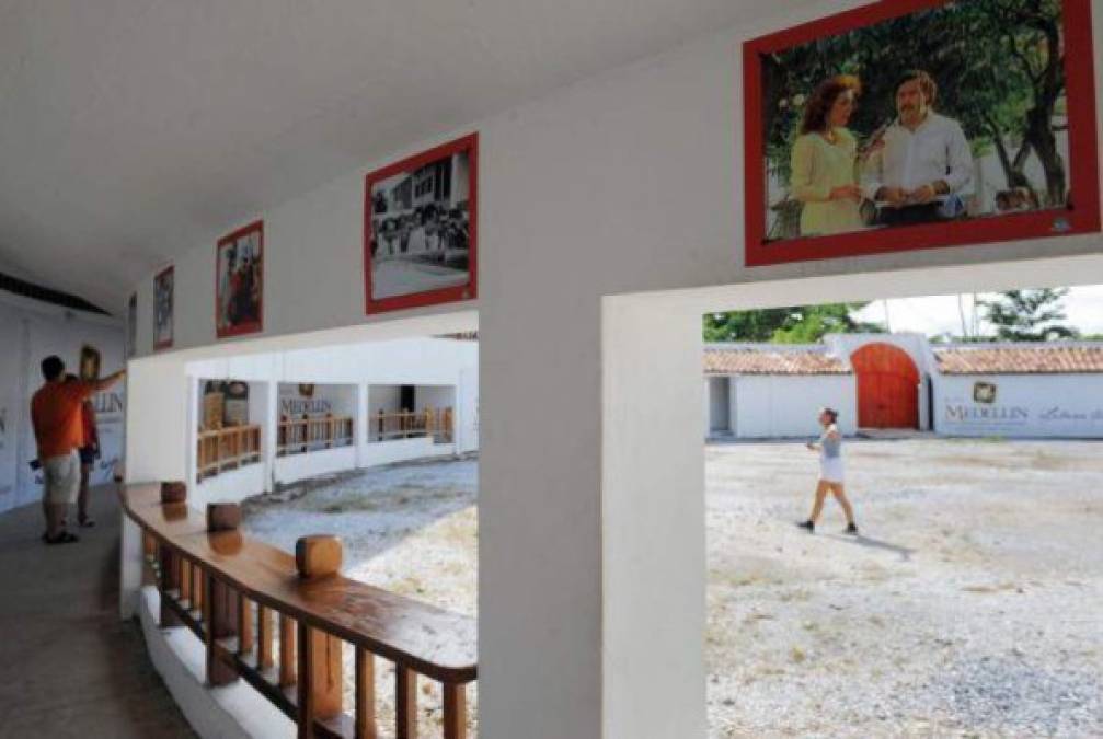 La gigantesca hacienda tiene hasta su propio rodeo, con imágenes que recuerdan la vida del capo colombiano.