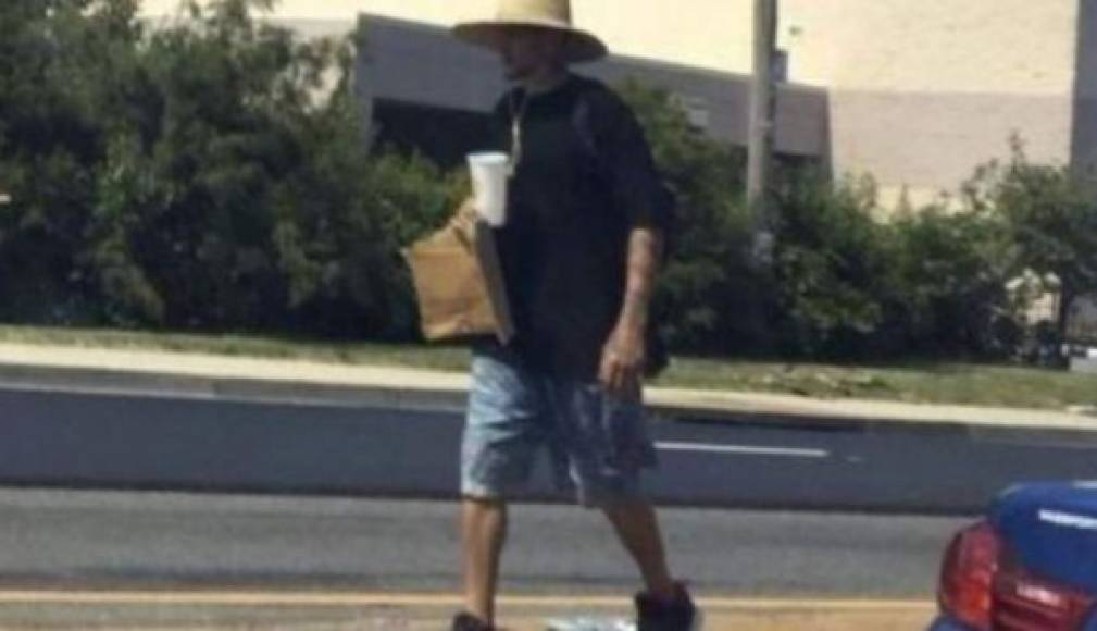 Delonte West vive en la calle y en varias ocasiones se le ha esposado y pidiendo dinero.