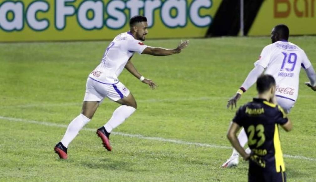 Alejandro Reyes entró de cambio y dos minutos después marcó un golazo para adelantar al Olimpia.