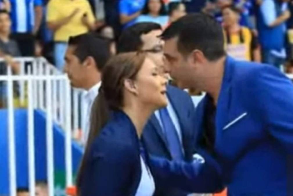 Isabel Zambrano: La hermosa periodista de la compañía Televicentro fue conquistada por el entrenador Diego Vázquez, DT del Motagua y ex jugador. El argentino es nacionalizado hondureño y por eso lo incluímos en la lista.