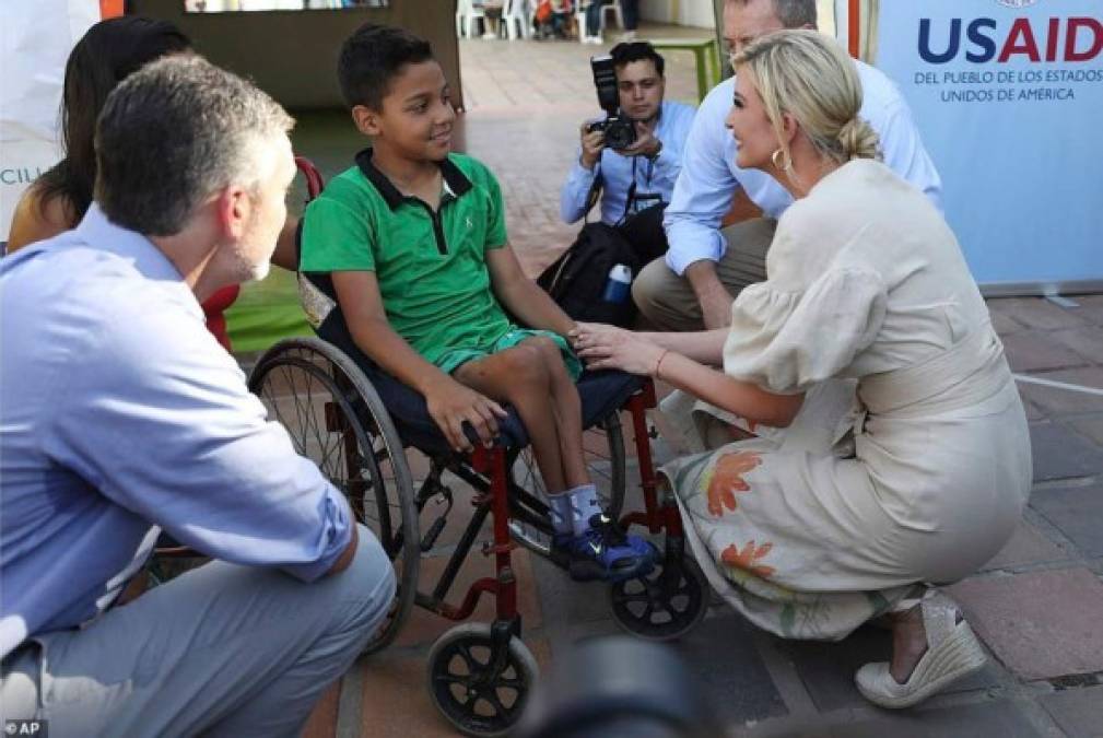 Antes de viajar a Argentina, Ivanka se reunió ayer con migrantes venezolanos y delegados del líder opositor Juan Guaidó durante una visita a la frontera entre Colombia y Venezuela.