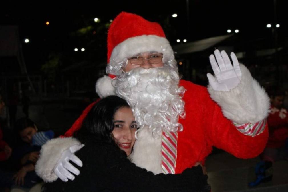 Durante el día la Navidad Catracha también se celebró en el parque La Alegría de El Progreso (Yoro) y en la colonia Canahuati, en Bijao (Choloma, Cortés), donde se prepararon recreovías navideñas para los más pequeños y una gran variedad de actividades de entretenimiento para adultos y jóvenes.