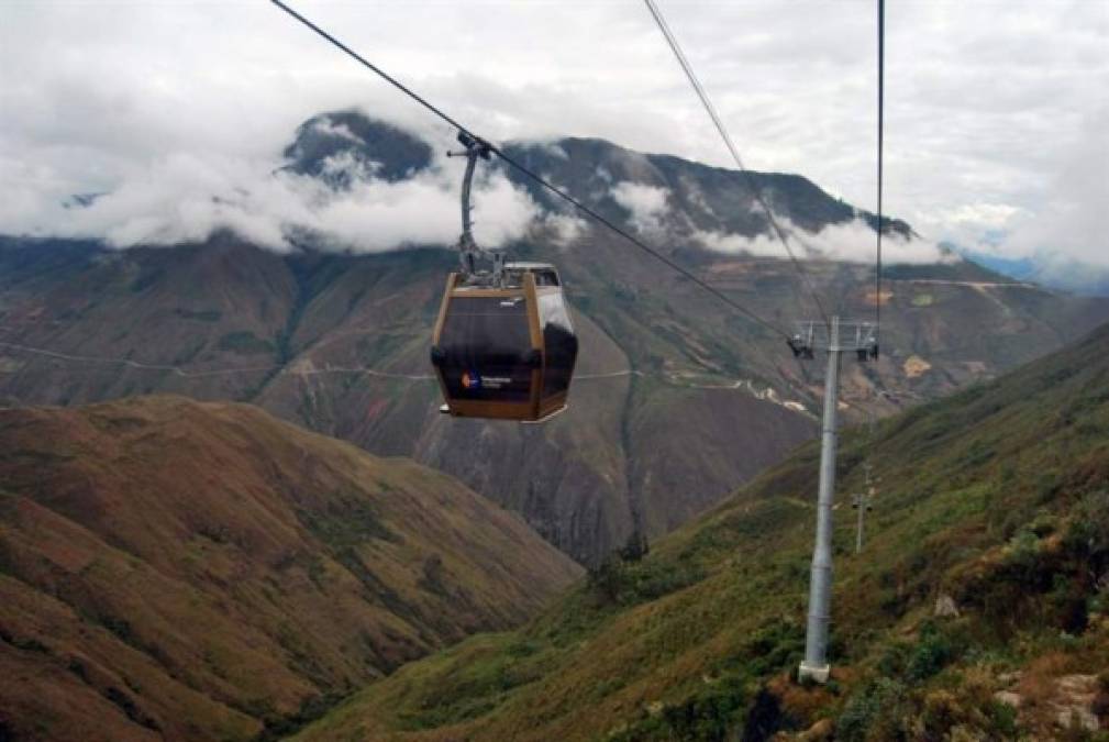 Como Kuélap hay también otras imponentes ciudades prehispánicas desperdigadas por el territorio peruano lejos del foco de Machu Picchu. Es el caso de Choquequirao, otra ciudadela de los incas construida en Cusco; o Chan Chan, la mayor ciudad de barro de América, capital de los Chimú, ubicada cerca de la norteña ciudad de Trujillo.