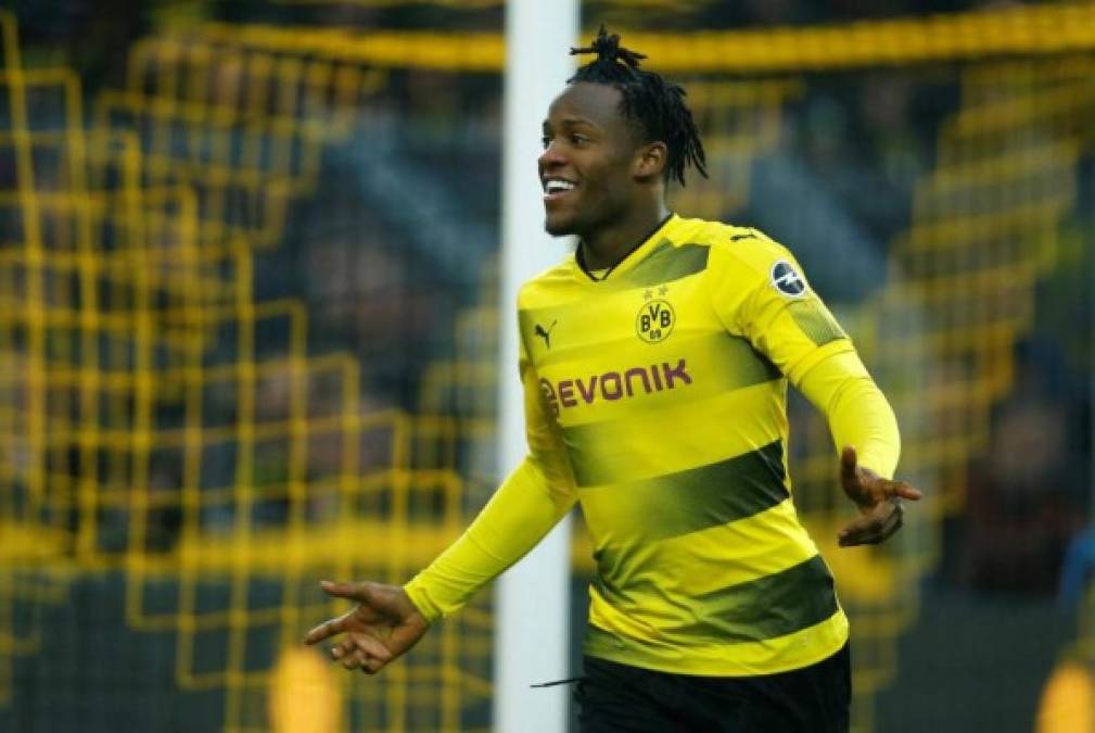 El Borussia Dortmund quiere fichar al delantero belga Michy Batshuayi, cedido por el Chelsea. El club alemán tiene una opción de compra de 60 millones de euros.