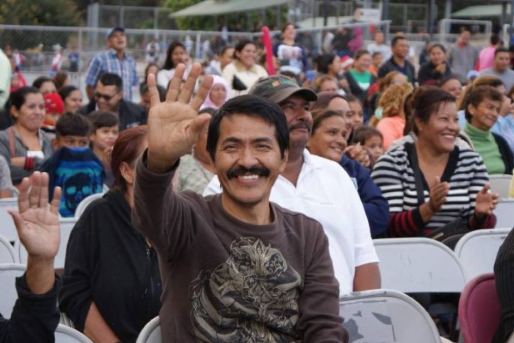 El parque fue inundado por todos los vecinos del sector, que pasaron una tarde inolvidable entre amigos y familiares disfrutando de una gran variedad de actividades artísticas, que les divirtieron y les hicieron olvidar por completo el estrés del día.