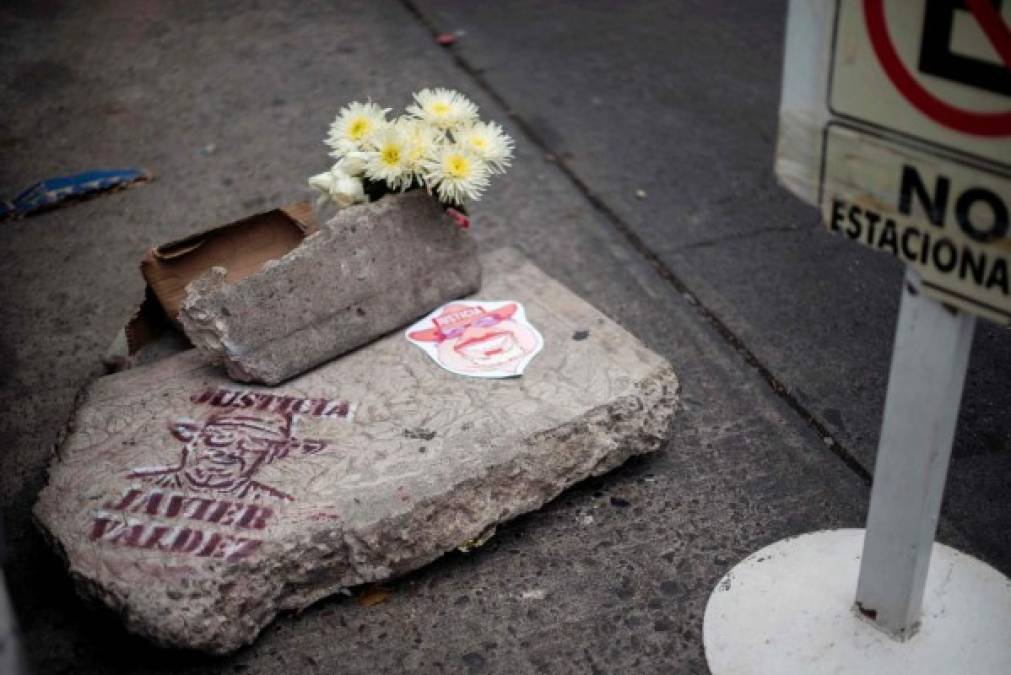 Valdez, de 50 años y padre de familia, dedicó gran parte de sus casi tres décadas de carrera a investigar las actividades de los cárteles, en especial el de Sinaloa, liderado hasta hace poco por el sanguinario Joaquín 'El Chapo' Guzman. AFP