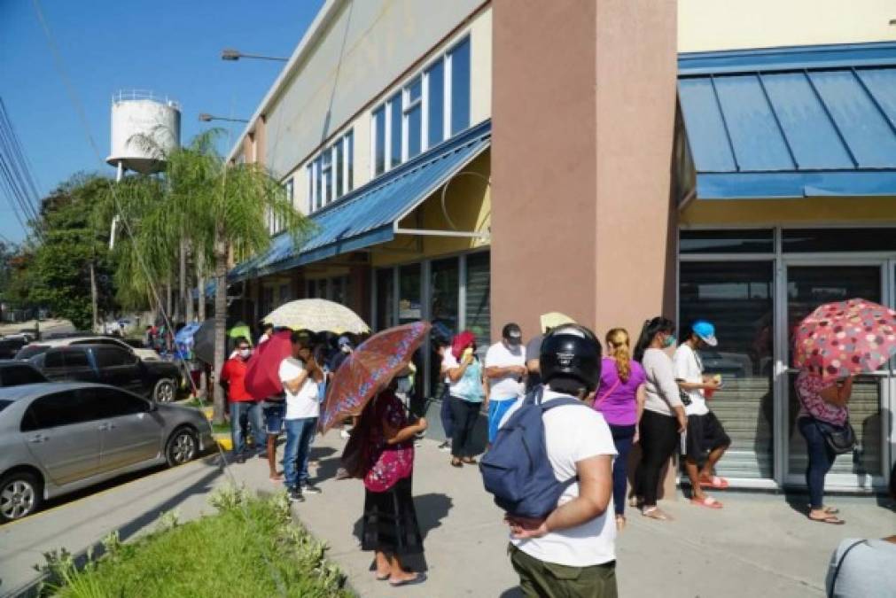 De acuerdo con el informe, por única vez, las personas de la tercera edad, mujeres embarazadas y personas con capacidades especiales, acompañados de una persona (de ser necesario); serán atendidas de manera exclusiva el jueves 26 de marzo del presente año, en el mismo horario.<br/>