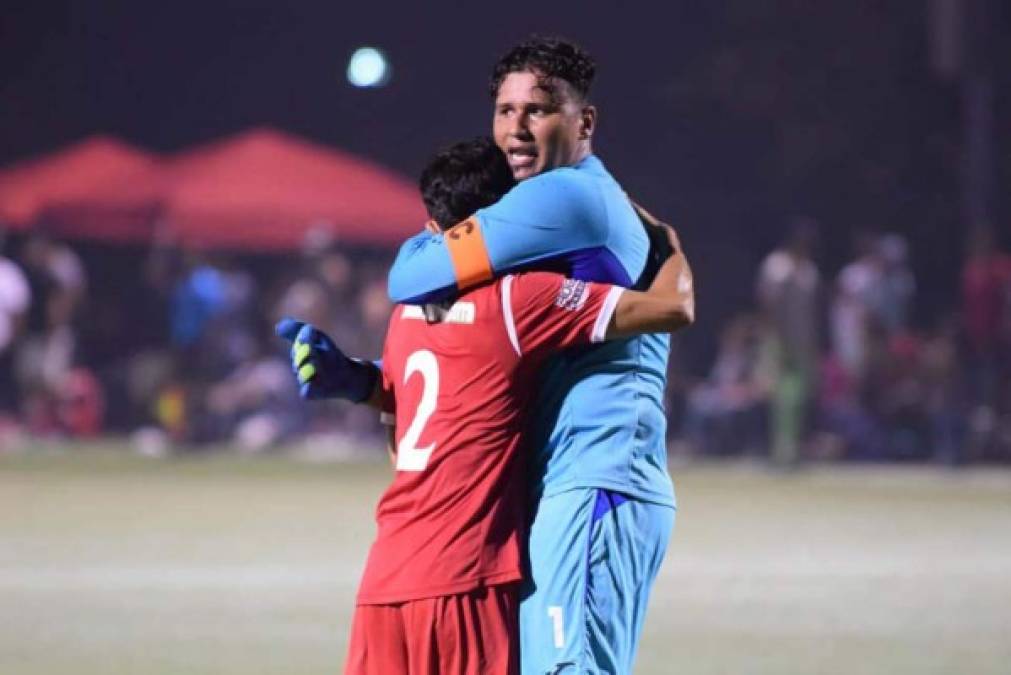 El exportero Roberto López tuvo algunos partidos en la Liga Nacional de Honduras con los clubes Marathón y Real España. Hoy radica en Estados Unidos en donde los fines de semana se dedica a jugar a nivel burocrático.<br/>