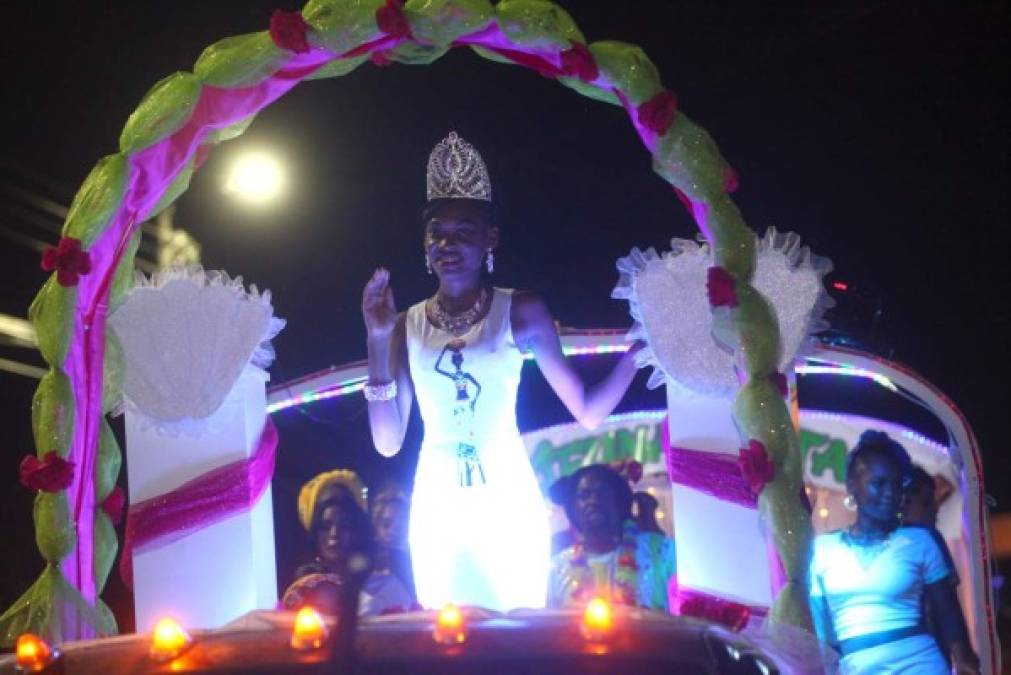 La carroza de las hermosas garífunas.