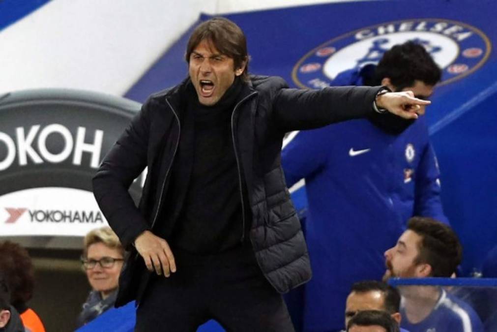 'Todo es posible. Tengo otro año más de contrato con el club pero en el fútbol todo es posible. Nuestro trabajo es muy difícil porque todo puede cambiar rápidamente', ha asegurado Antonio Conte al ser cuestionado sobre la opción de dejar el banquillo del Chelsea al final de temporada.