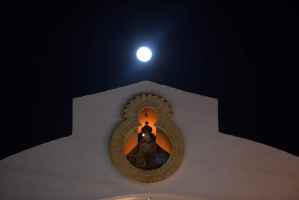 Vista de la imagen de la Virgen de Supaya, patrona de Honduras, en Tegucigalpa, el 2 de febrero de 2015. AFP