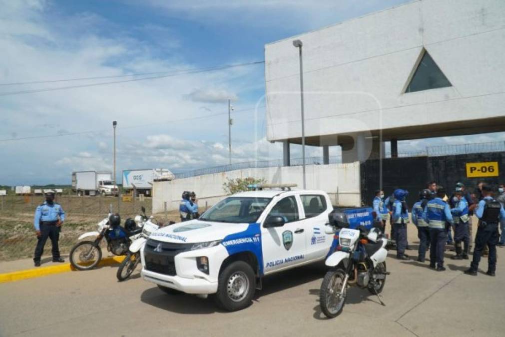 En el Aeropuerto Ramón Villeda Morales, una patrulla y cuatro motorizadas compuestos en 12 integrantes policiales se encargaron de brindarle seguridad al equipo norteamericano.