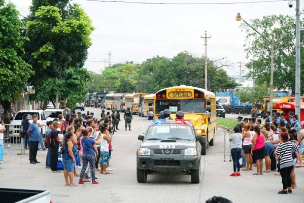 El convoy partió alrededor de las 8:00 de la mañana de este miércoles con los 500 privados de libertad.