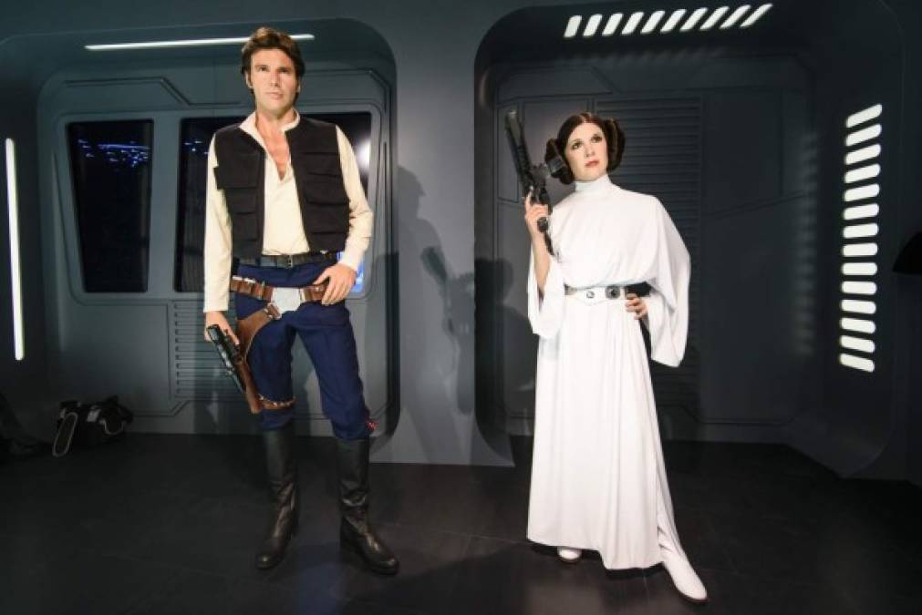 Figuras de cera de los actores Harrisson Ford en su papel de Han Solo y Carrie Fisher en su rol de Leia Organa.
