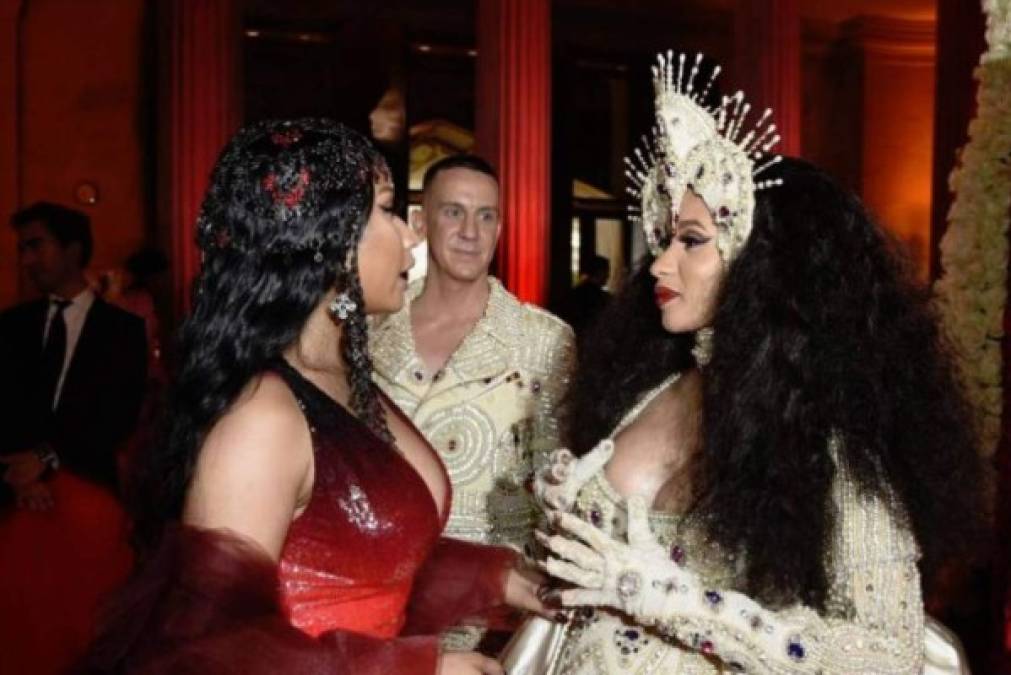 La rivalidad que más titulares acaparó ha sido la que mantienen las dos raperas del momento: Nicki Minaj y Cardi B. <br/><br/>En un principio su enemistad no pasaba de indirectas en las redes sociales, pero en septiembre el rifirrafe alcanzó nuevos niveles cuando, en una fiesta neoyorquina organizada por la revista Harper's Bazaar, Cardi se encaró con la intérprete de 'Anaconda' y llegó a los puños.<br/>