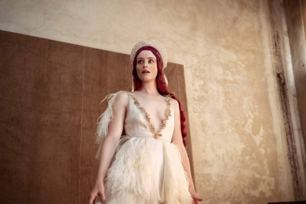 En el Calendario Pirelli 2020 también han participado las actrices británicas Claire Foy (foto) y Mia Goth; la cantante y actriz china Chris Lee; la actriz y activista estadounidense Indya Moore; la artista franco-italiana Stella Roversi; y la actriz estadounidenses Yara Shahidi.