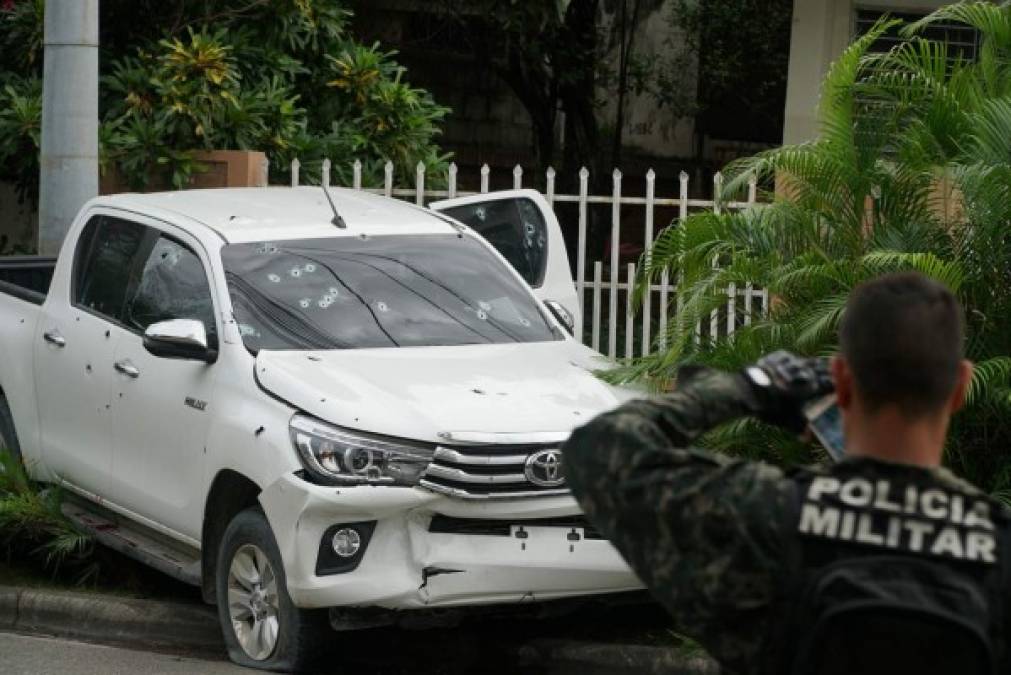 Según testigos en otros dos carros, un Ford Escape negro y otro Pontiac Vibe del mismo color, andaban más miembros del grupo criminal.