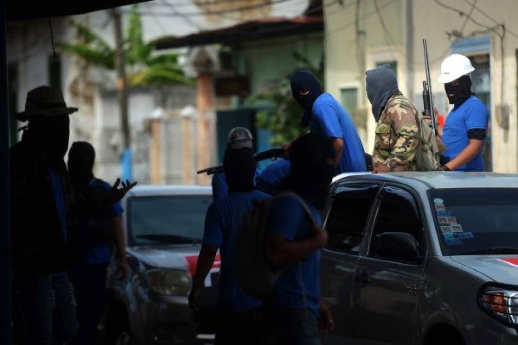 Las acciones del martes en la ciudad de Masaya dejaron al menos tres muertos: un policía, un menor de 15 años y una mujer que estaba en la acera de su casa, según la Asociación Nicaragüense Pro Derechos Humanos (ANPDH).