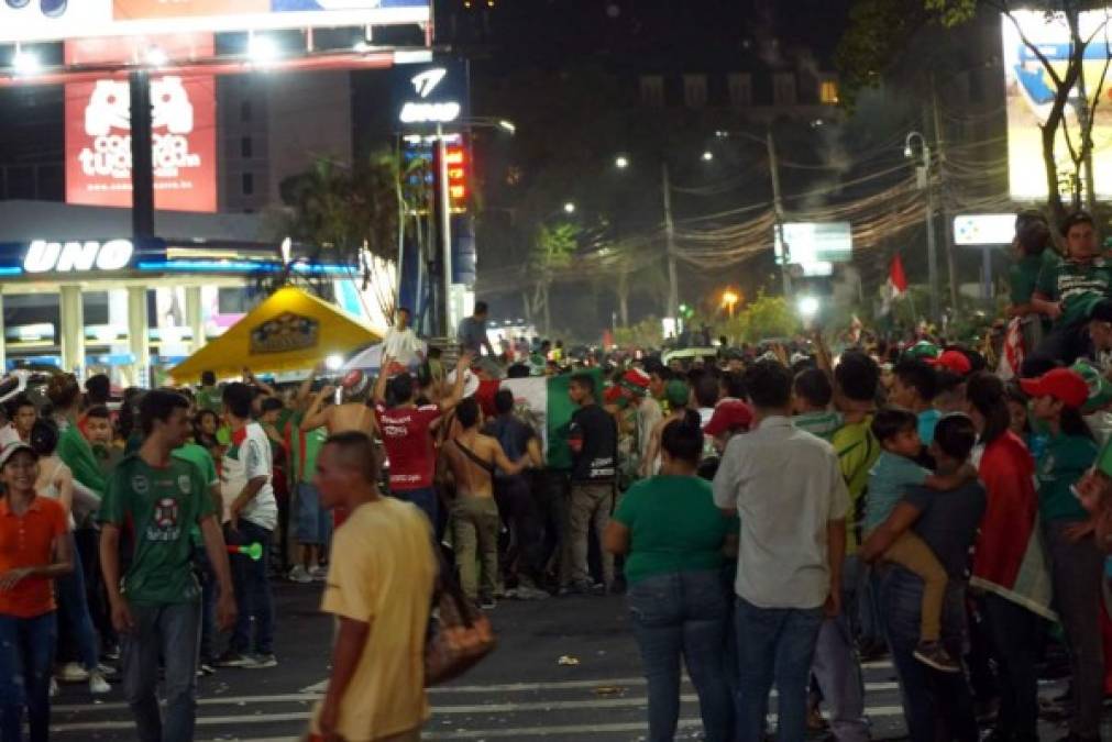 ¡Éxtasis en San Pedro Sula por el título del Marathón!
