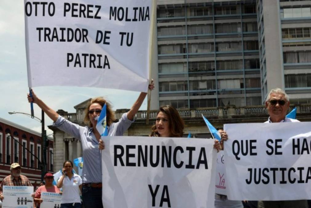 El Congreso guatemalteco comenzó a conocer este jueves el pedido de la fiscalía para levantar su inmunidad, luego de que el martes la Corte Suprema Justicia autorizara a evaluar si existen indicios para ello.