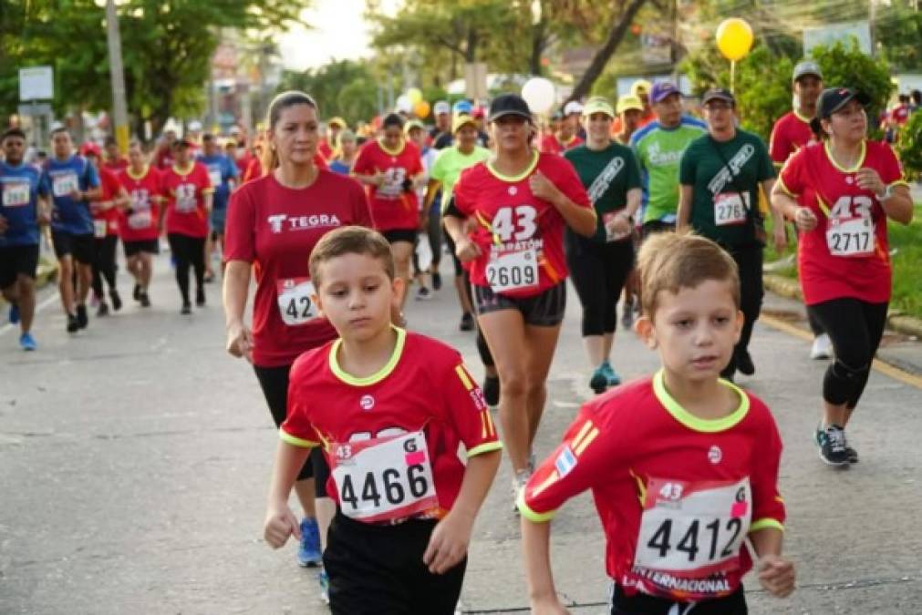 Cientos de pequeños corrieron en la 43 Edición de la Maratón.