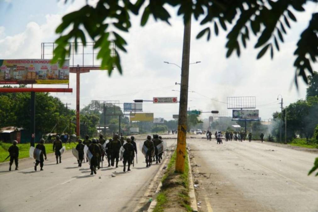 Manifestantes mantenían tomados varios puntos de las salidas este, norte y sur de San Pedro Sula.