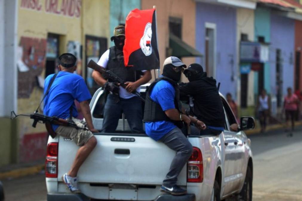 La acción de las fuerzas gubernamentales forma parte de la llamada 'operación limpieza' que policías y paramilitares iniciaron semanas atrás para desalojar de las calles a los manifestantes que exigen la salida del poder de Ortega, un exguerrillero izquierdista de 72 años que gobierna desde 2007.