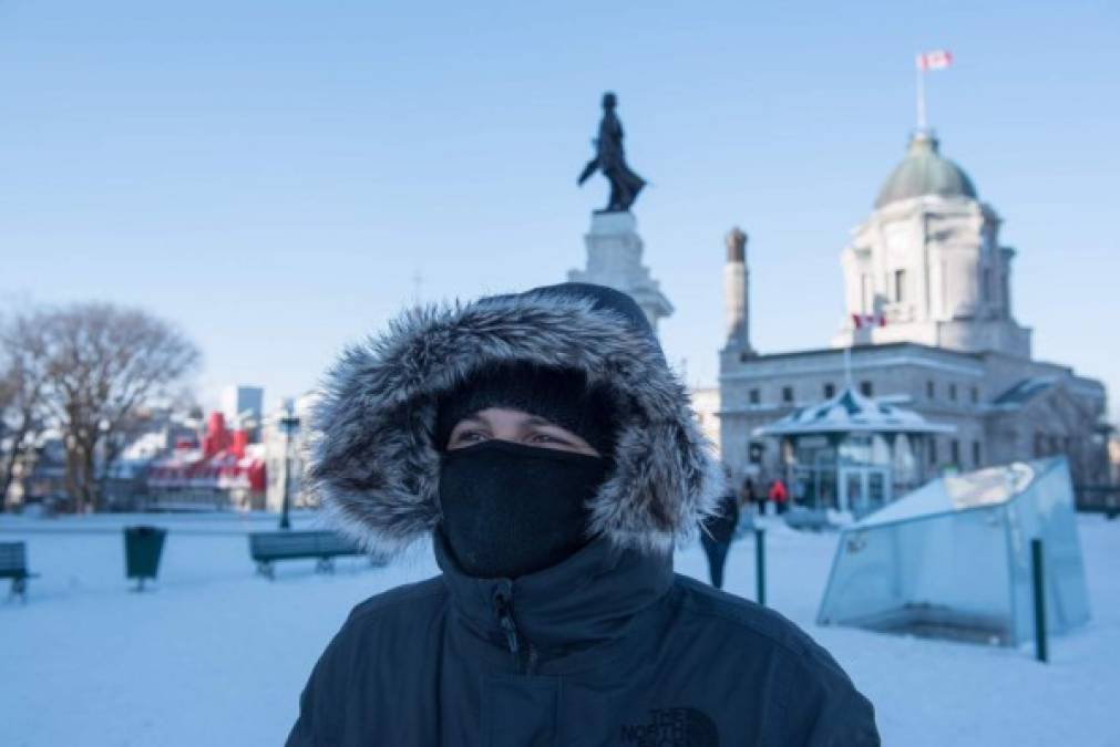 En Canadá, las temperaturas y el enfriamiento causado por el viento, están batiendo récords y podrían alcanzar hasta -50 grados Celsius en el norte de Ontario (centro).