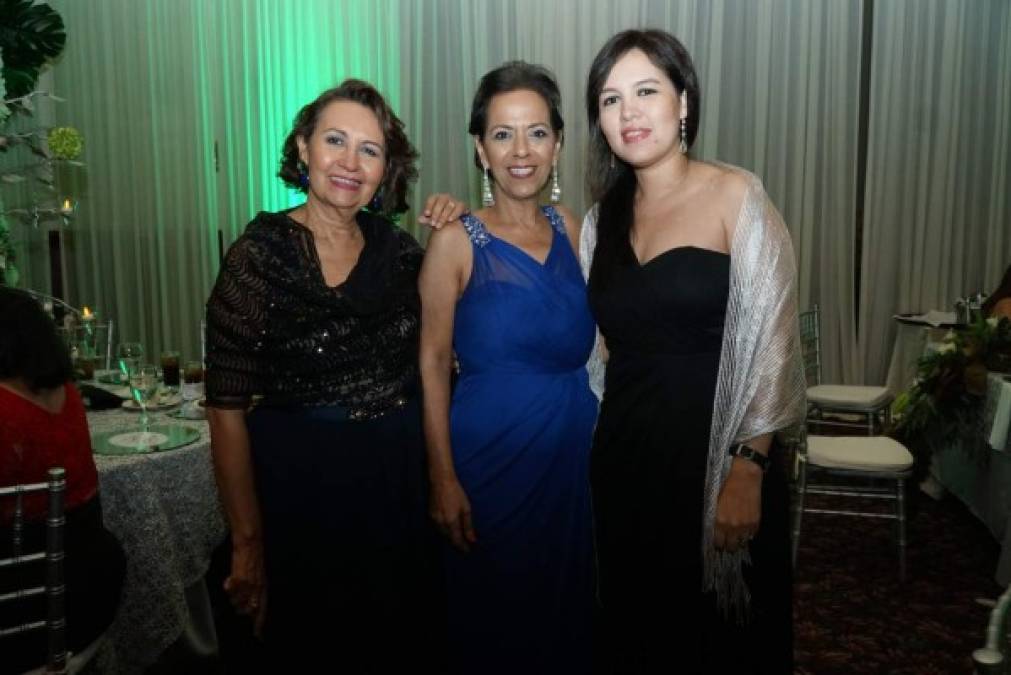 Esther Sabillón, Lorette Kawas y Ale Murillo.