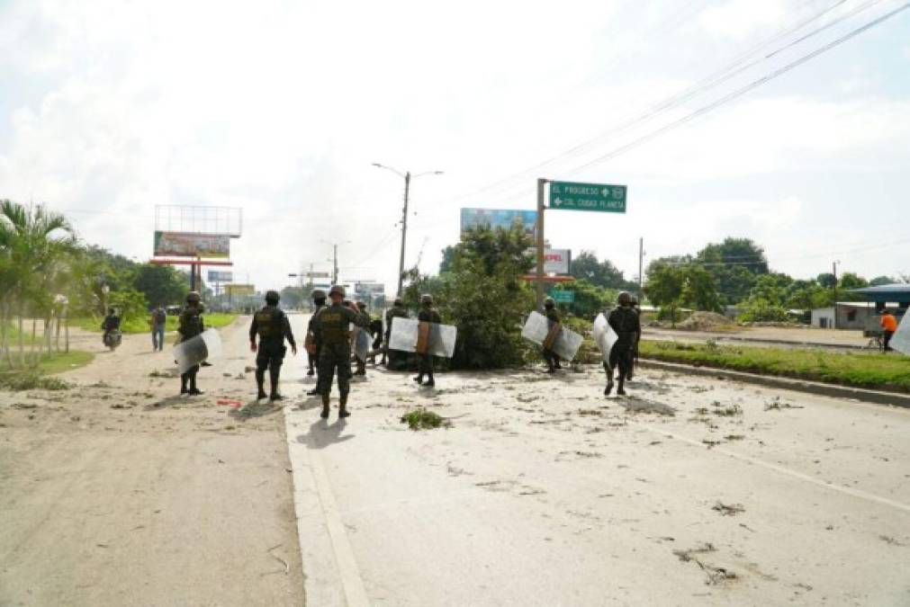 En El Progreso hay tomas en Quebrada Sec y Los Castaños. <br/>En Choloma se reportan tomas en la Rivera Hernández<br/>y en Tegucigalpa se tomaron la salida a Danlí y Los Pinos.