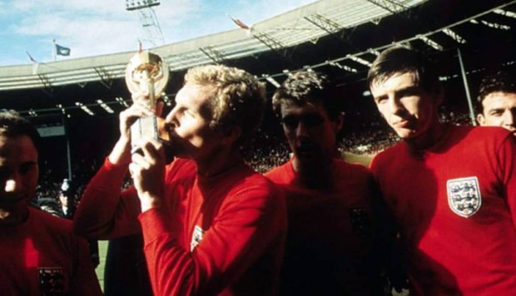 Mundial de Inglaterra 1966 - Inglaterra se convertiría en otro de los países capaces de convertirse en campeón del mundo jugando en casa. Los Tres Leones vencerían en una trepidante final a Alemania en la prórroga (4-2) en un escenario imponente como lo es Wembley.