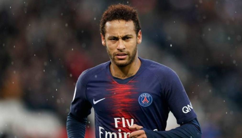 Nasser al Khelaifi tambié se refirió a Neymar, fichado hasta 2022, pero que estaría buscando su salida del club parisino. 'Nadie le obligó a firmar aquí. Nadie le empujó. Vino con pleno conocimiento de causa para sumarse a un proyecto', declaró.