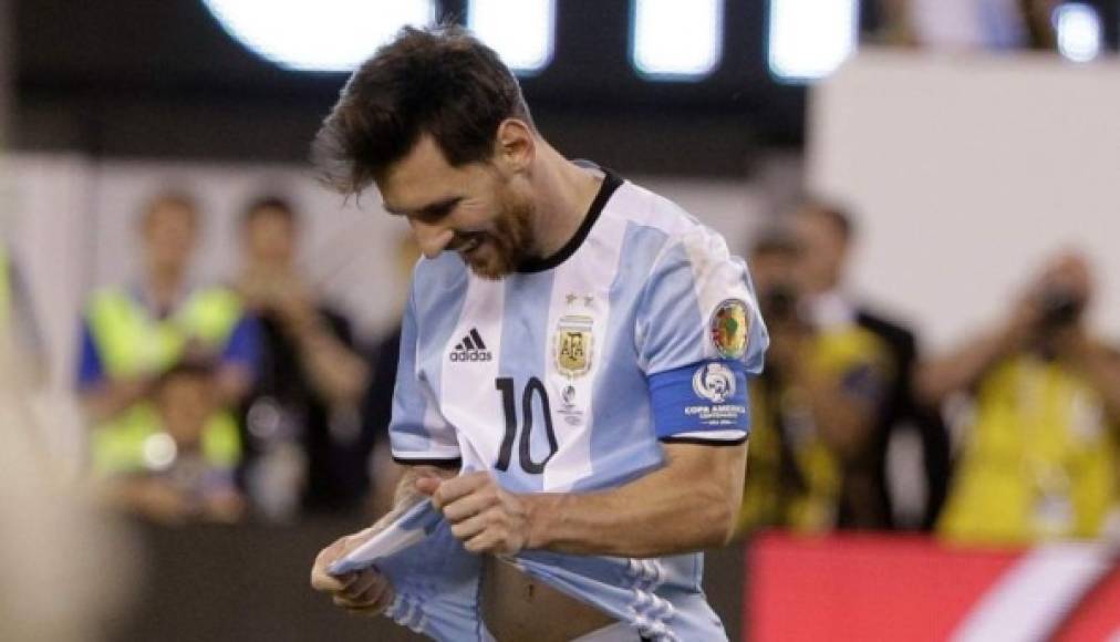 Messi en el último partido ante Chile perdió la final de Copa América Centenario y luego renunció de la Albiceleste. Al final se retractó.